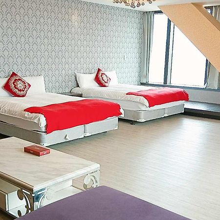85旅行家 Leilighet Kaohsiung Eksteriør bilde